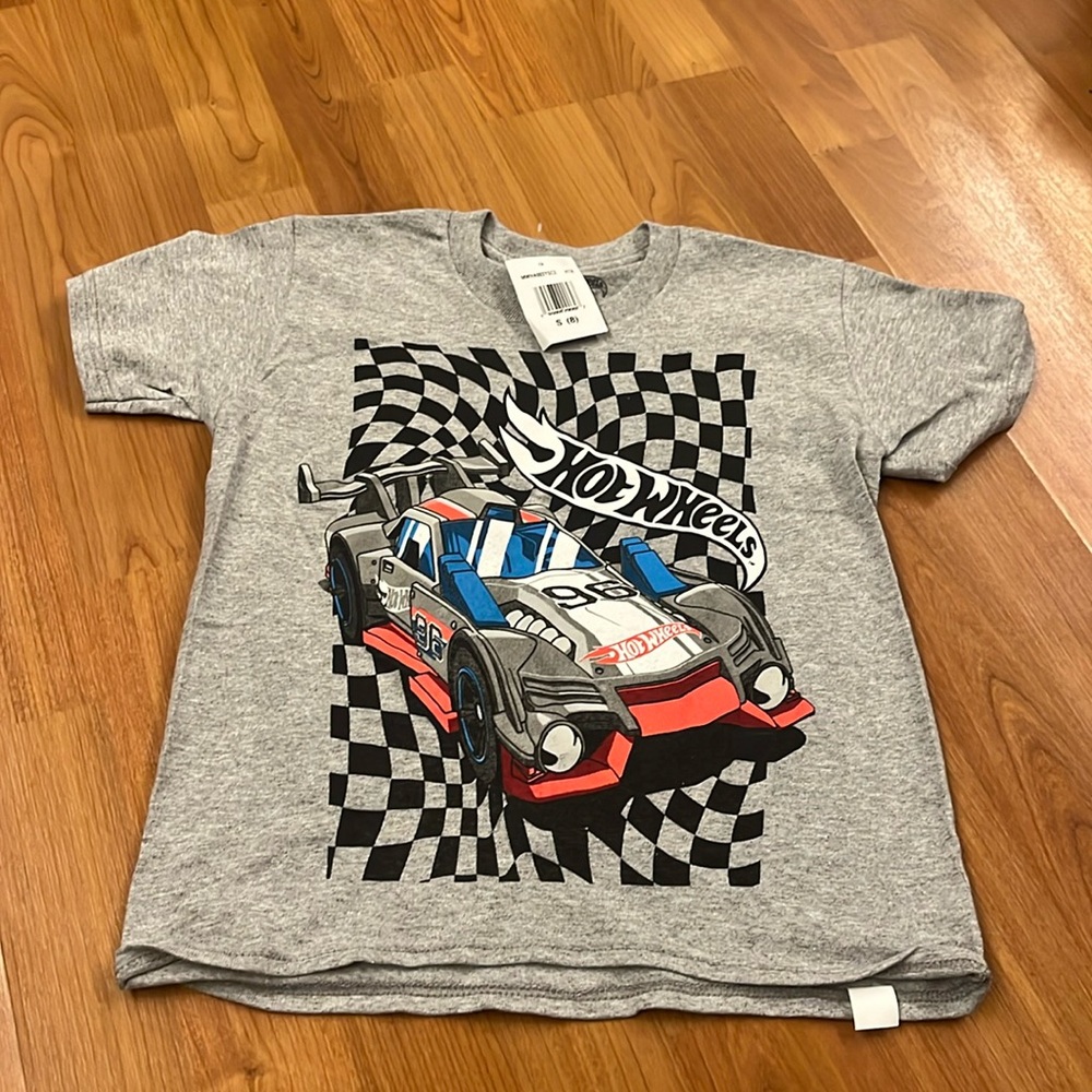 Size 8 NWT hot wheels t shirt